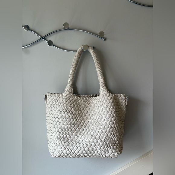 White Woven Tote Bag - Picture 3 of 7